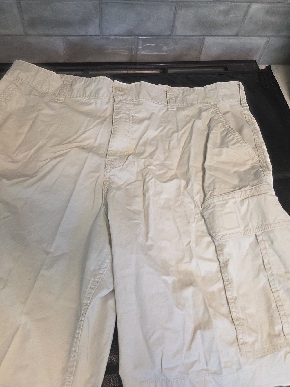 Faded Glory Men's Cargo Shorts in Light Beige